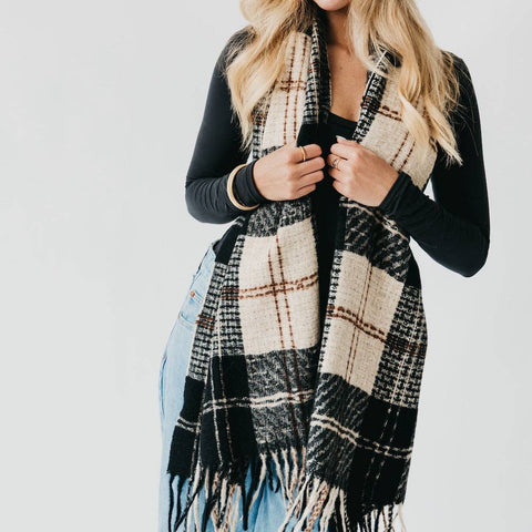 Oversized Plaid Fringe Scarf: Blk